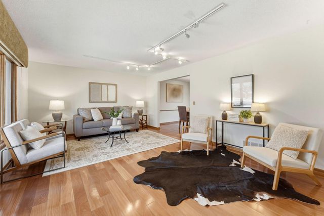 10665 Northmark Drive, Eden Prairie, MN 55344