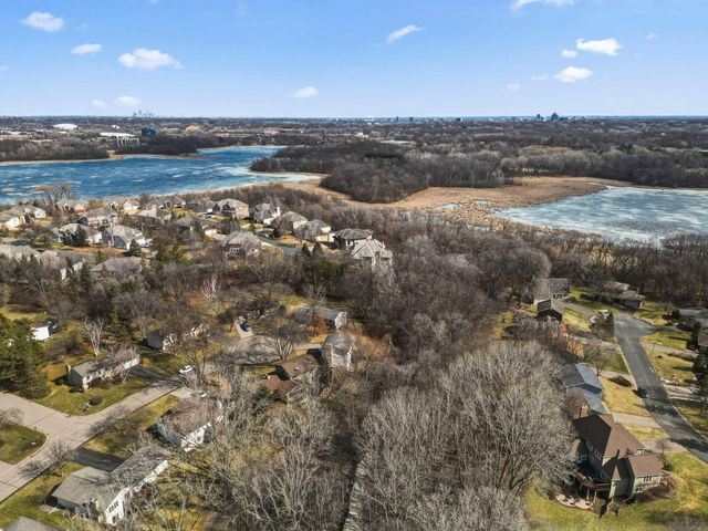 10665 Northmark Drive, Eden Prairie, MN 55344