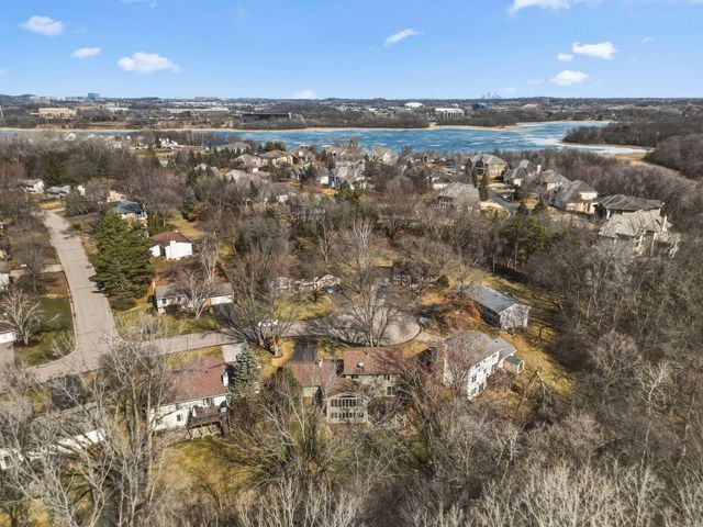 10665 Northmark Drive, Eden Prairie, MN 55344