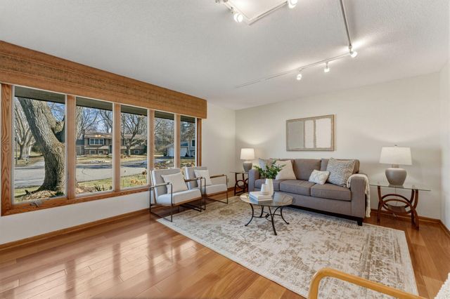 10665 Northmark Drive, Eden Prairie, MN 55344