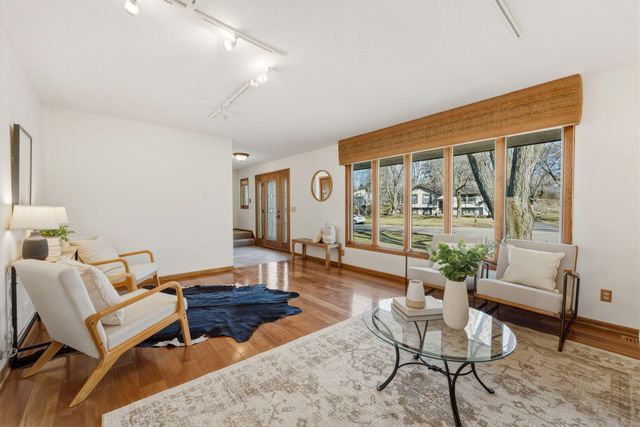 10665 Northmark Drive, Eden Prairie, MN 55344