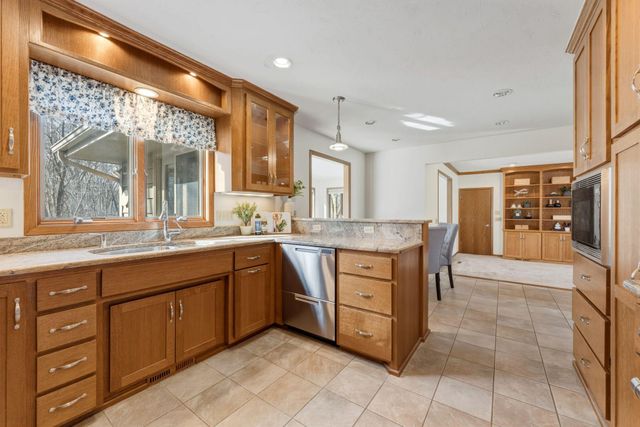 10665 Northmark Drive, Eden Prairie, MN 55344