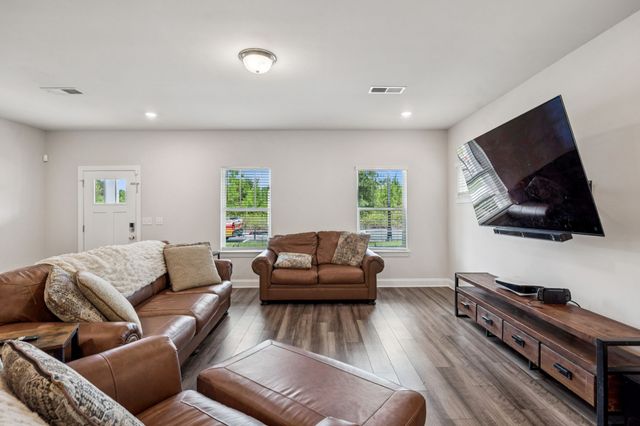 712 Taylor Bend Rd, Columbia, TN 38401