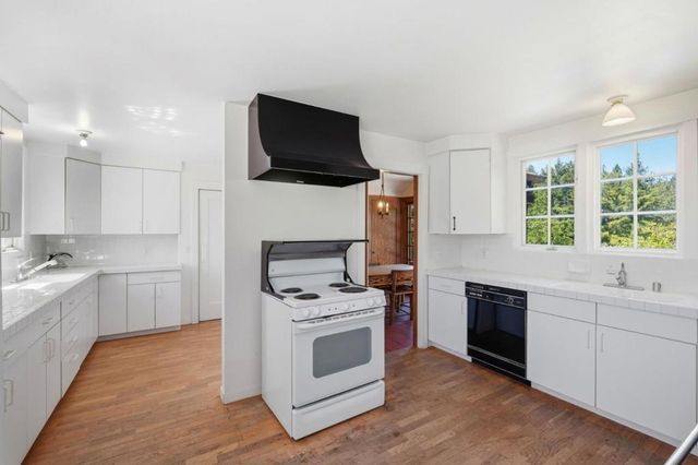 24580 Loma Prieta Avenue, Los Gatos, CA 95033