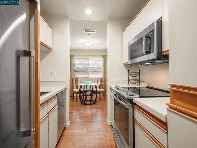 1308 Walden Rd 27, Walnut Creek, CA 94597
