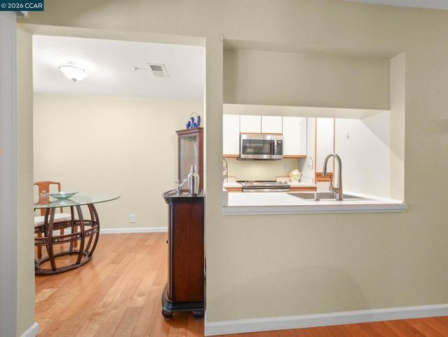 1308 Walden Rd 27, Walnut Creek, CA 94597