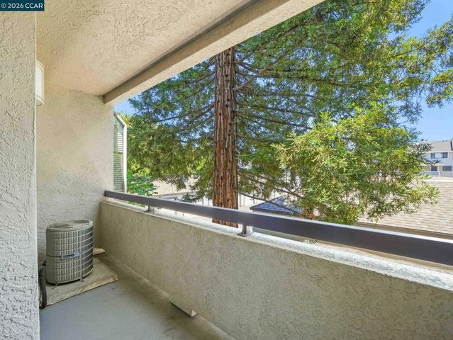 1308 Walden Rd 27, Walnut Creek, CA 94597