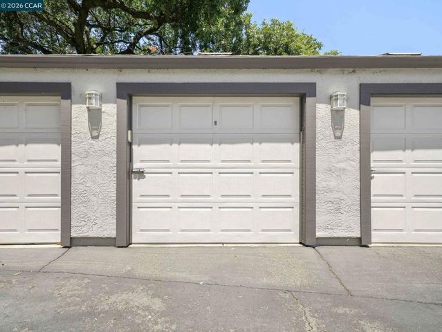 1308 Walden Rd 27, Walnut Creek, CA 94597