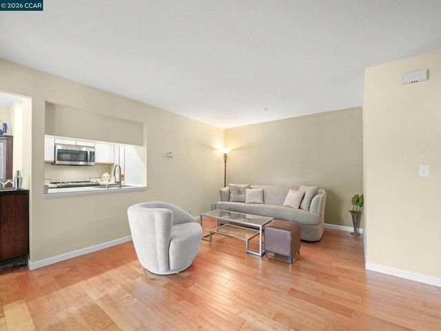 1308 Walden Rd 27, Walnut Creek, CA 94597
