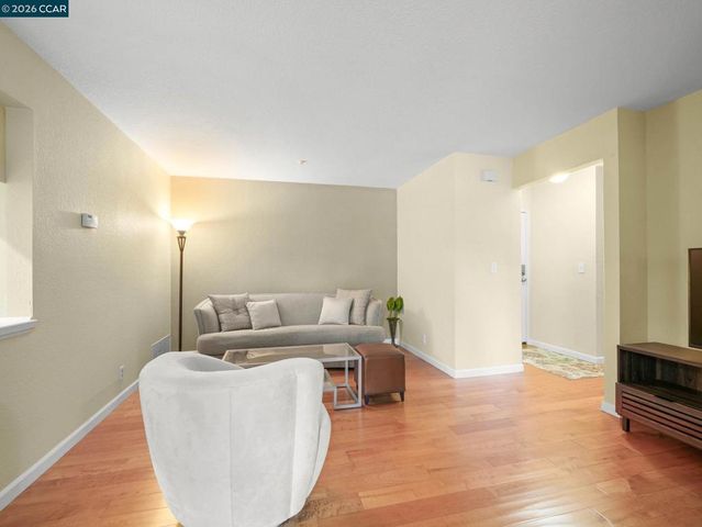 1308 Walden Rd 27, Walnut Creek, CA 94597