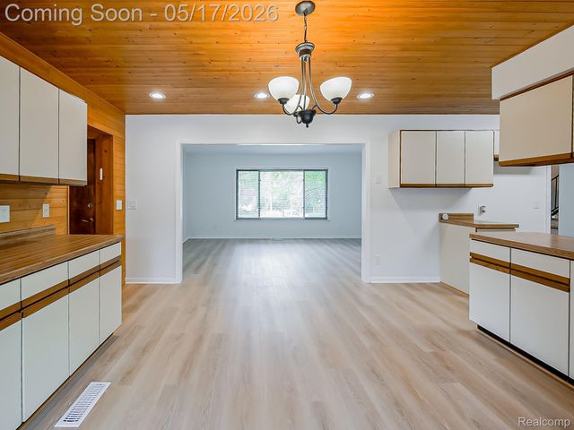 7580 Thornwood Street, Canton Charter Township, MI 48187