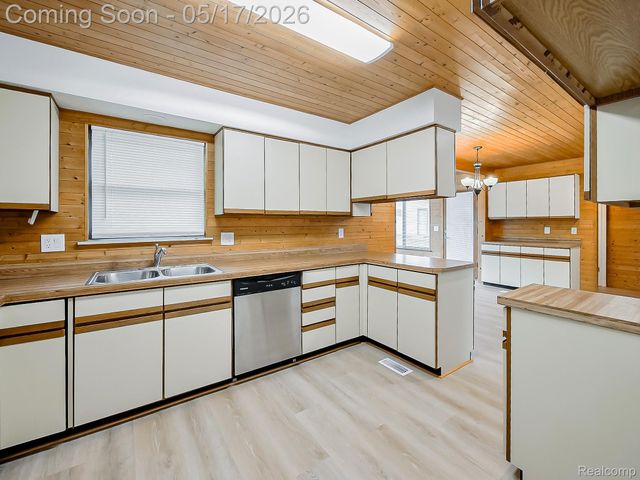 7580 Thornwood Street, Canton Charter Township, MI 48187