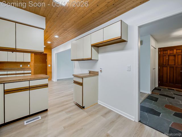 7580 Thornwood Street, Canton Charter Township, MI 48187