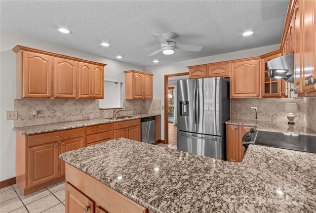 864 Hunter Drive, Mooresville, NC 28115