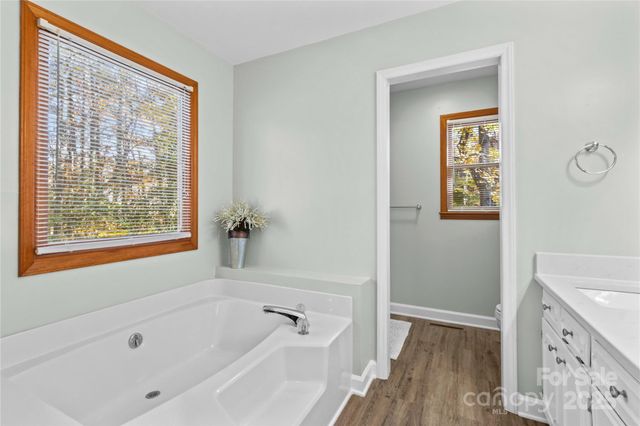 864 Hunter Drive, Mooresville, NC 28115