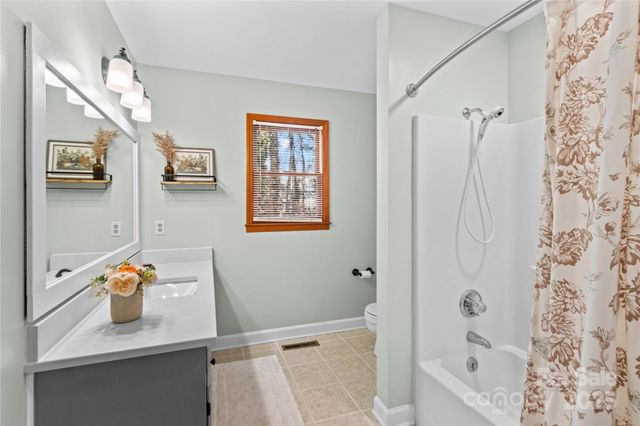 864 Hunter Drive, Mooresville, NC 28115