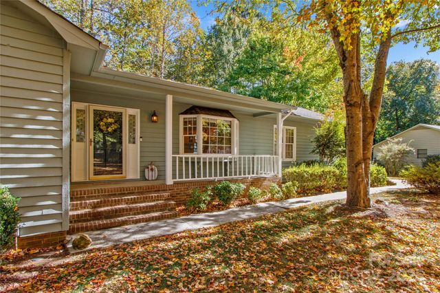 864 Hunter Drive, Mooresville, NC 28115