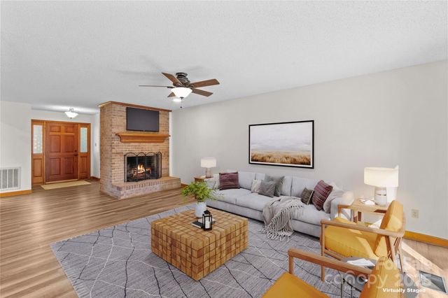 864 Hunter Drive, Mooresville, NC 28115