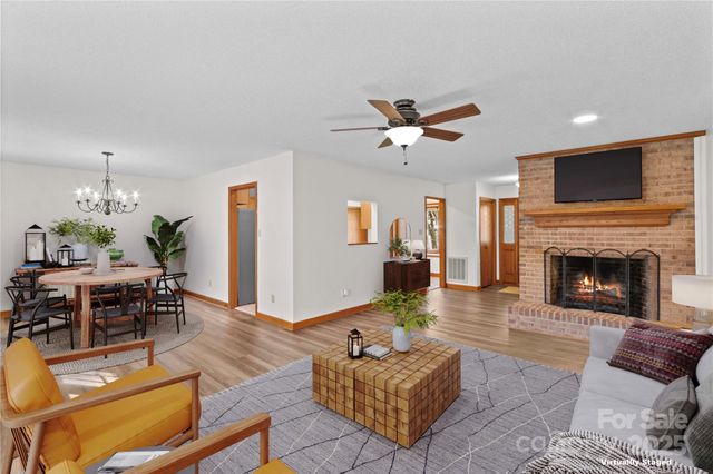 864 Hunter Drive, Mooresville, NC 28115