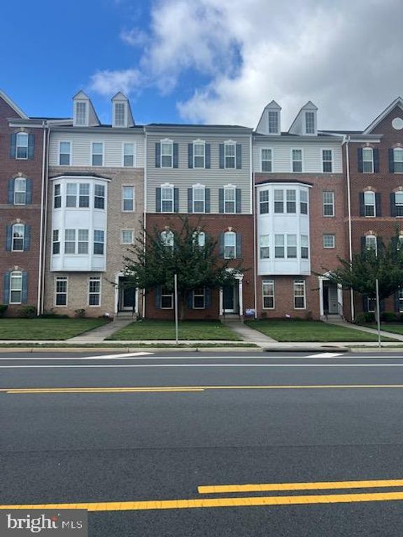 43841 CENTERGATE DR, Ashburn, VA 20148