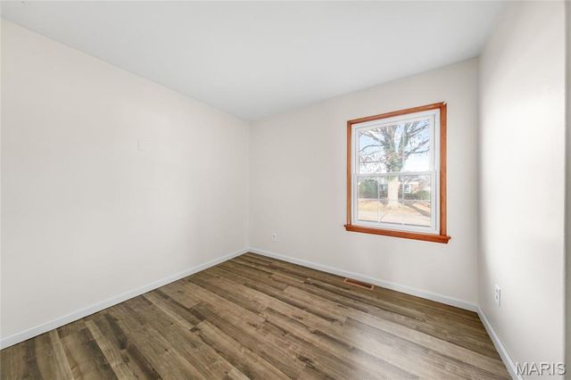 1890 Caposele Lane, Hazelwood, MO 63042