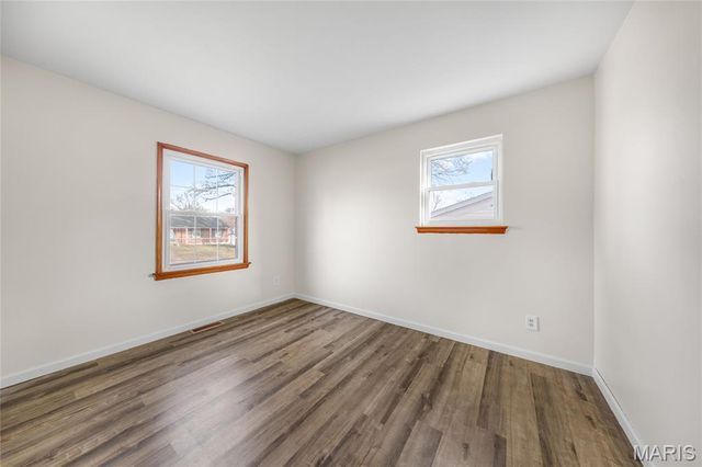 1890 Caposele Lane, Hazelwood, MO 63042