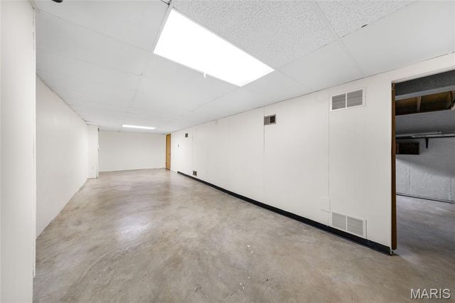 1890 Caposele Lane, Hazelwood, MO 63042