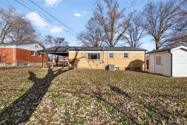 1890 Caposele Lane, Hazelwood, MO 63042