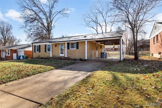 1890 Caposele Lane, Hazelwood, MO 63042