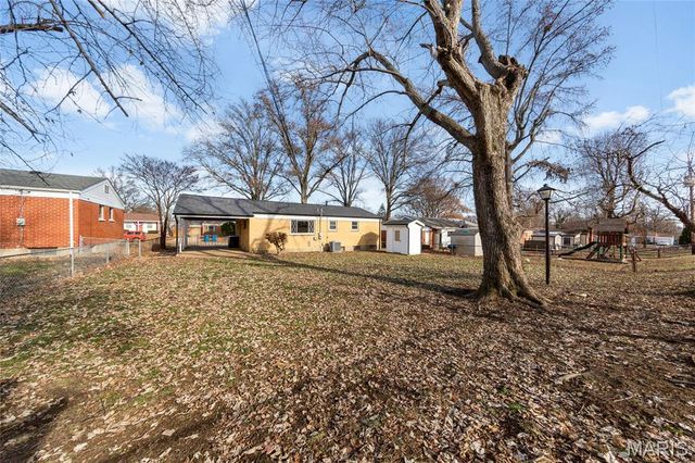 1890 Caposele Lane, Hazelwood, MO 63042