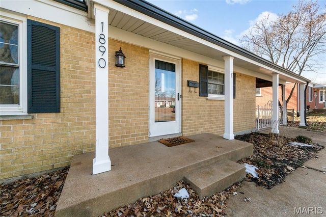 1890 Caposele Lane, Hazelwood, MO 63042