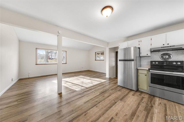 1890 Caposele Lane, Hazelwood, MO 63042