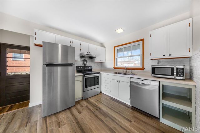 1890 Caposele Lane, Hazelwood, MO 63042