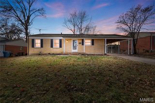 1890 Caposele Lane, Hazelwood, MO 63042