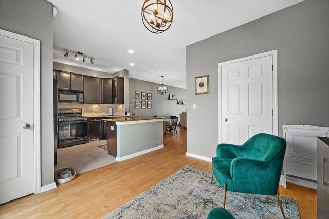 220 E Reservoir AVENUE, Milwaukee, WI 53212