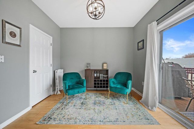 220 E Reservoir AVENUE, Milwaukee, WI 53212