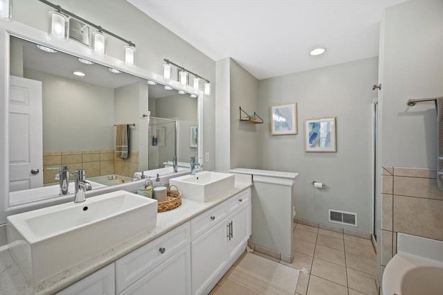 220 E Reservoir AVENUE, Milwaukee, WI 53212