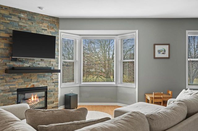 220 E Reservoir AVENUE, Milwaukee, WI 53212