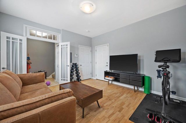 220 E Reservoir AVENUE, Milwaukee, WI 53212