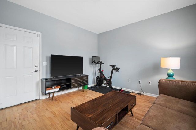 220 E Reservoir AVENUE, Milwaukee, WI 53212