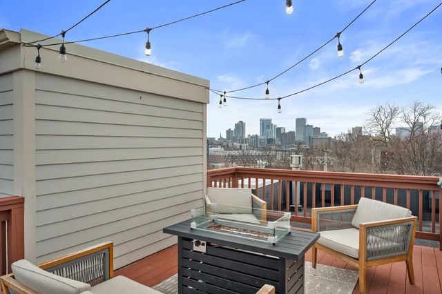 220 E Reservoir AVENUE, Milwaukee, WI 53212