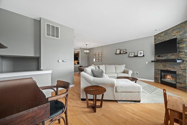 220 E Reservoir AVENUE, Milwaukee, WI 53212