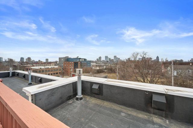 220 E Reservoir AVENUE, Milwaukee, WI 53212