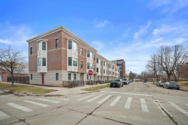 220 E Reservoir AVENUE, Milwaukee, WI 53212