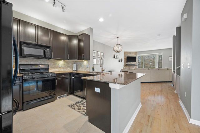 220 E Reservoir AVENUE, Milwaukee, WI 53212