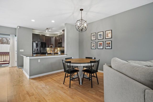 220 E Reservoir AVENUE, Milwaukee, WI 53212