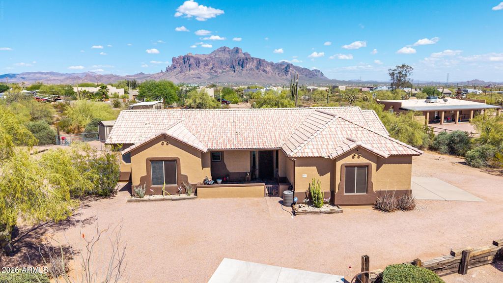Image 1 of property listing at 931 E ECHO Circle, Apache Junction, AZ 85119