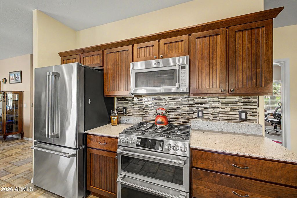 Image 12 of property listing at 931 E ECHO Circle, Apache Junction, AZ 85119