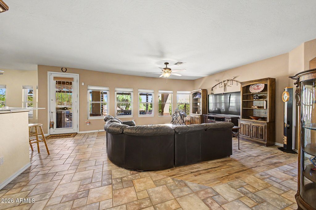 Image 14 of property listing at 931 E ECHO Circle, Apache Junction, AZ 85119
