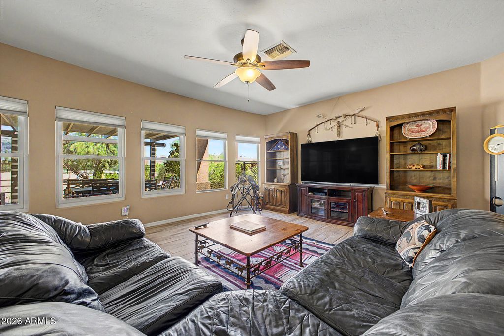 Image 16 of property listing at 931 E ECHO Circle, Apache Junction, AZ 85119